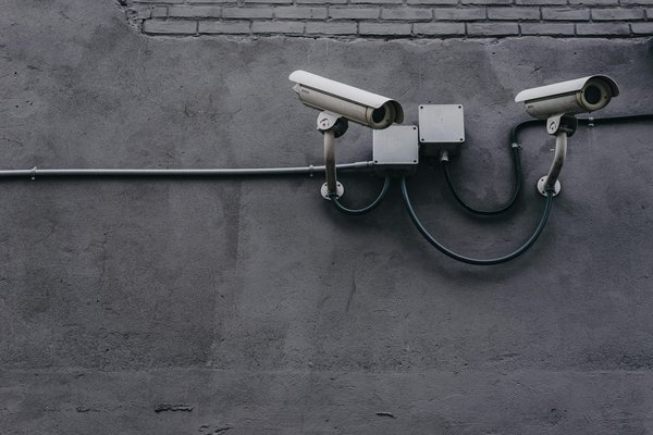 Quels dispositifs de stockage sont les plus adaptés pour un réseau de caméras de surveillance HD?